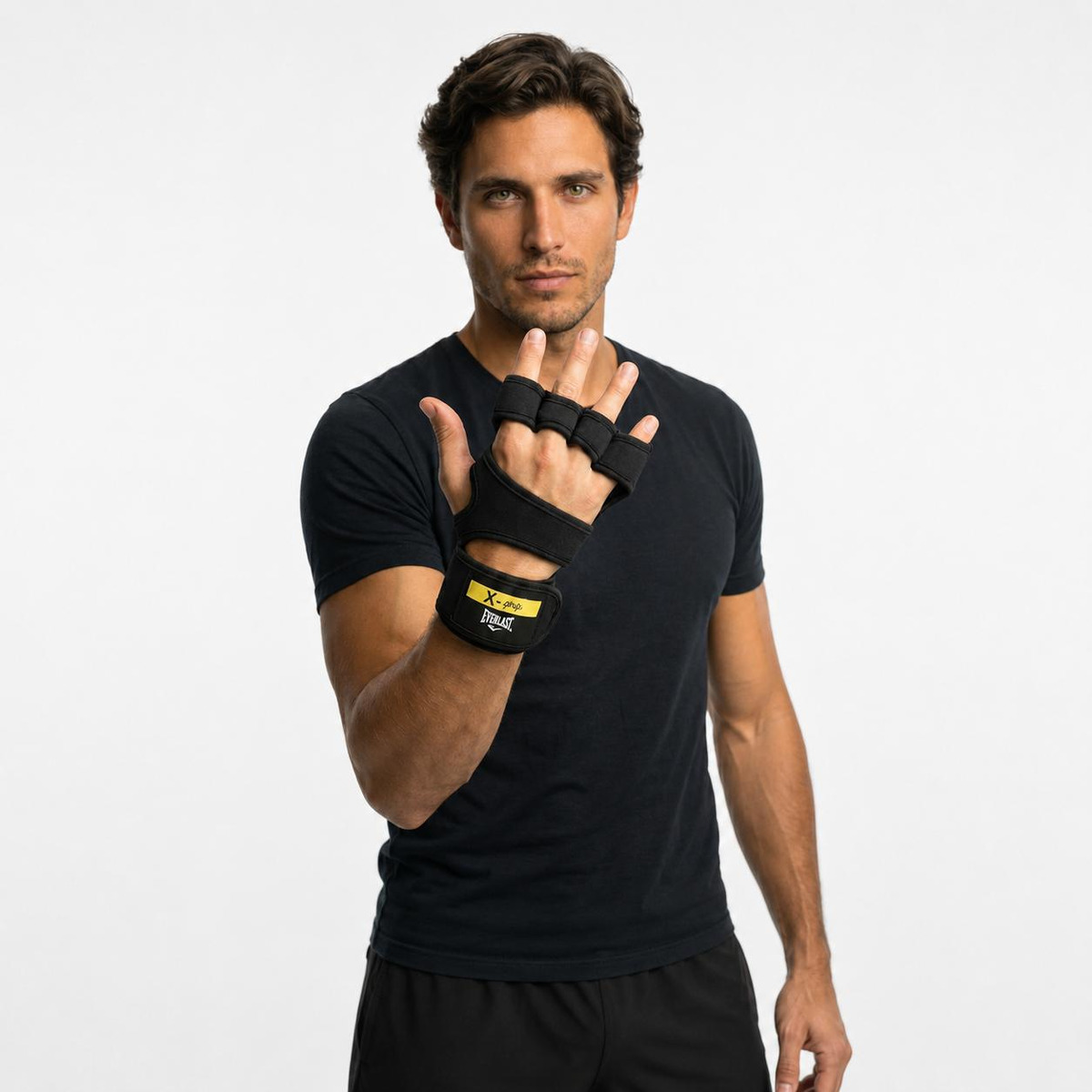 Guante Everlast X-Grip puesto en la mano